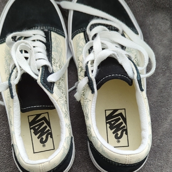 Vans Black and Cream Women's Sneakers - Picture 5 of 14